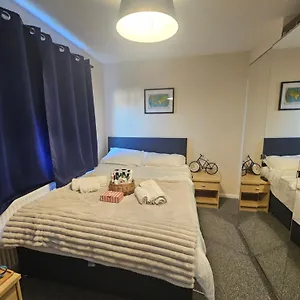 Homestay Double Bedroom Located Close To Manchester Airport Wythenshawe